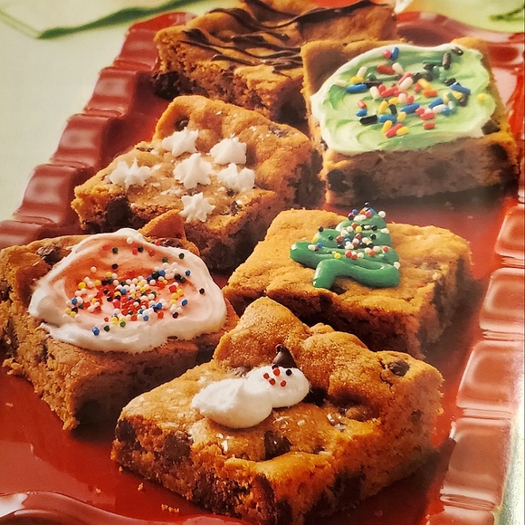 Pillsbury Christmas 2011 hardback cookbook. - Picture 7 of 11